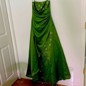 Nwt formal Goddess gown